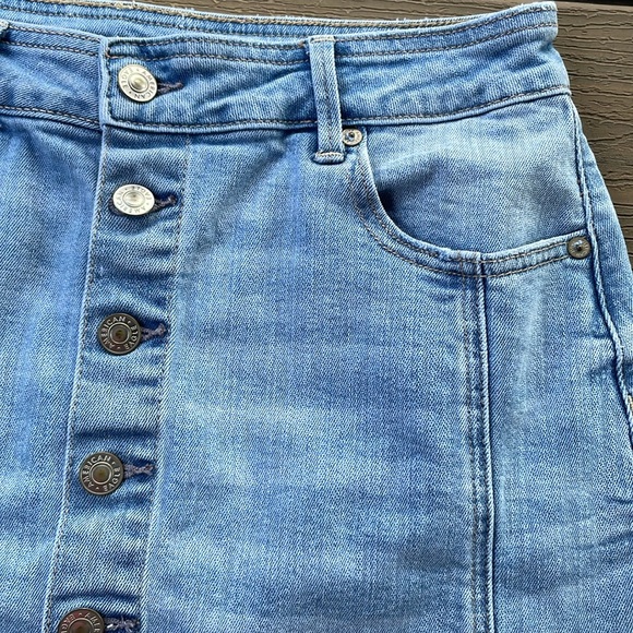 American Eagle Womens Blue Jean Denim Mini Skirt Button Front Light Blue Size 10 - Picture 3 of 9
